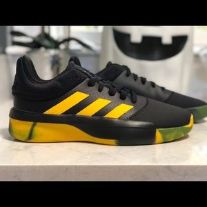 Adidas Basketball Pro Adversary Low Sneaker